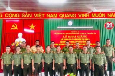 Trường Đại học An ninh nhân dân phối hợp với Công an tỉnh Đắk Lắk tổ chức Lễ Khai giảng lớp Trung cấp lý luận chính trị, khóa 2, hệ không tập trung, lớp thứ 3 tổ chức tại Công an tỉnh Đắk Lắk