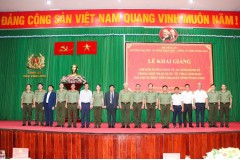 Trường Đại học An ninh nhân dân phối hợp với Công an tỉnh Vĩnh Long tổ chức Lễ Khai giảng lớp bồi dưỡng Bảo vệ an ninh kinh tế trong hội nhập quốc tế cho lãnh đạo doanh nghiệp trên địa bàn tỉnh Vĩnh Long   