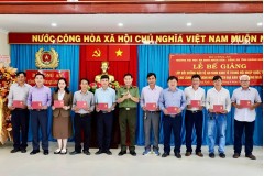 Trường Đại học An ninh nhân dân phối hợp với Công an tỉnh Quảng Ngãi  tổ chức Lễ Bế giảng lớp bồi dưỡng Bảo vệ an ninh kinh tế trong hội nhập quốc tế cho lãnh đạo doanh nghiệp trên địa bàn tỉnh Quảng Ngãi
