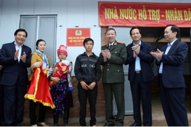 Công an nhân dân phát huy vai trò nòng cốt trong bảo vệ an ninh quốc gia, bảo đảm trật tự, an toàn xã hội và phòng, chống dịch Covid-19