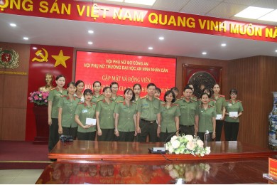 Hội nghị triển khai chương trình công tác hội và phong trào phụ nữ năm học 2020-2021; gặp mặt, tặng quà hỗ trợ hội viên có gia đình chịu ảnh hưởng bởi thiên tai tại các tỉnh miền Trung