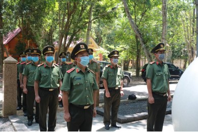 Trường Đại học An ninh nhân dân tổ chức về nguồn nhân kỷ niệm 75 năm Ngày truyền thống lực lượng An ninh nhân dân (12/7/1946 - 12/7/2021)