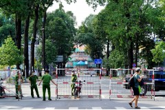 TP.HCM giãn cách xã hội thêm 1 tháng