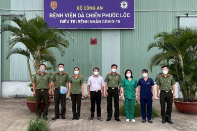 Trường Đại học An ninh nhân dân thăm Bệnh viện dã chiến Phước Lộc