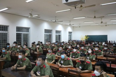 Trường Đại học An ninh nhân dân tổ chức cho học viên Khóa D29 đang thực hiện nhiệm vụ trực Tết Nguyên đán Nhâm dần 2022 tại Trường xem trực tiếp chương trình “New Year Concert 2022”