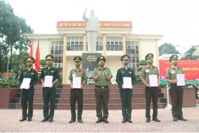 Đảng ủy P6 tổ chức Lễ kết nạp đảng viên mới nhân kỷ niệm 47 năm Ngày giải phóng miền Nam, thống nhất đất nước (30/4/1975 - 30/4/2022)