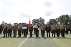Hiệu trưởng Trường Đại học An ninh nhân dân thăm, động viên học viên các khóa đang huấn luyện đầu khóa tại Bộ Tư lệnh Cảnh sát cơ động