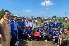 Đoàn công tác Trường Đại học An ninh nhân dân thăm và động viên học viên Khóa D29 hoạt động thực tế tại huyện Chợ Lách, tỉnh Bến Tre