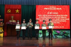 Trường Đại học An ninh nhân dân tổ chức Lễ Bế giảng Khóa 4 - Hệ liên thông từ cao đẳng lên đại học hình thức chính quy và Khóa 16 - Bồi dưỡng pháp luật, nghiệp vụ cho cán bộ tốt nghiệp đại học, cao đẳng ngoài Ngành được tuyển vào CAND