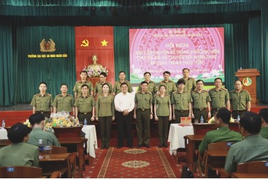 Trường Đại học An ninh nhân dân tổ chức báo cáo chuyên đề trong khối học viên “Chuyển đổi số: chuyển đổi nhận thức - áp dụng trong thực tiễn”