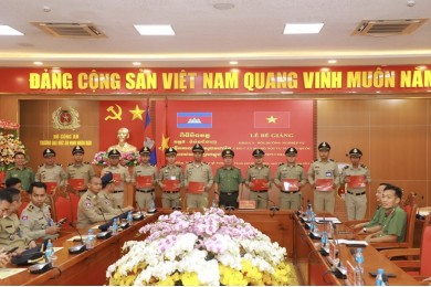 Trường Đại học An ninh nhân dân tổ chức Bế giảng Khóa 5 - Bồi dưỡng nghiệp vụ chuyên đề cho cán bộ Bộ Nội vụ Vương quốc Campuchia