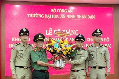Trường Đại học An ninh nhân dân tổ chức Lễ Bế giảng Khóa 10 - Đào tạo Đại học An ninh cho cán bộ Bộ Nội vụ Vương quốc Campuchia