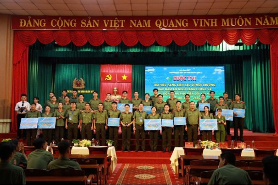 Trường Đại học An ninh nhân dân tổ chức thành công Cuộc thi Tìm hiểu, sáng kiến bảo vệ môi trường, bảo đảm an ninh năng lượng và chủ động ứng phó biến đổi khí hậu năm học 2025 – 2026 Trường Đại học An ninh nhân dân tổ chức thành công Cuộc thi Tìm hiểu, sáng kiến bảo vệ môi trường, bảo đảm an ninh năng lượng và chủ động ứng phó biến đổi khí hậu năm học 2025 – 2026