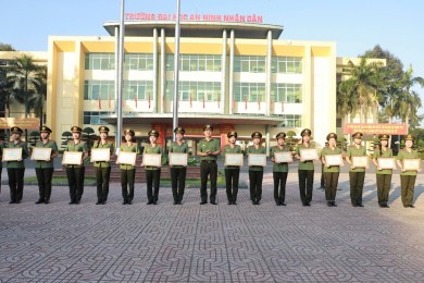 Trường Đại học An ninh nhân dân tổ chức biểu dương, khen thưởng cho nhiều tập thể, cá nhân học viên có thành tích xuất sắc trong năm học 2024-2025 và hoàn thành xuất sắc các nhiệm vụ đột xuất do Bộ Công an giao