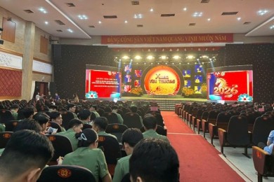 Tham dự Chương trình nghệ thuật “Mừng Đảng, mừng Xuân và hỗ trợ giúp đỡ đồng bào khó khăn đón Xuân Bính Ngọ 2026”