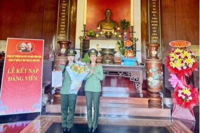 Đảng ủy Quản lý học viên và Sinh viên tổ chức kết nạp đảng và về nguồn tại Khu tưởng niệm Liệt sĩ Ngã Ba Giồng