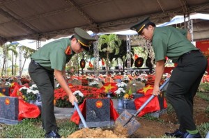 Trường Đại học An ninh nhân dân tổ chức cho cán bộ, học viên tham gia phục vụ Lễ viếng, truy điệu và an táng hài cốt liệt sĩ tại Thành phố Hồ Chí Minh