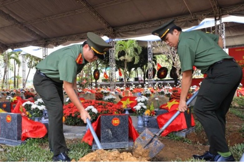 Trường Đại học An ninh nhân dân tổ chức cho cán bộ, học viên tham gia phục vụ Lễ viếng, truy điệu và an táng hài cốt liệt sĩ tại Thành phố Hồ Chí Minh