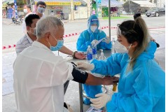 Nhiều tỉnh phía Nam tính ‘nới lỏng’ cho người đã tiêm vaccine