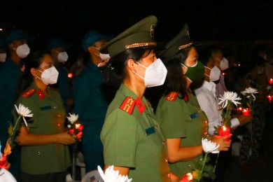 Hội phụ nữ Trường Đại học An ninh nhân dân hưởng ứng Lễ tưởng niệm đồng bào tử vong và cán bộ, chiến sỹ hy sinh trong đại dịch COVID-19