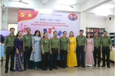 Trường Đại học An ninh nhân dân khai mạc trưng bày sách với chủ đề " Tăng cường bảo vệ nền tảng tư tưởng của Đảng, đấu tranh phản bác quan điểm sai trái, thù địch trong tình hình mới"