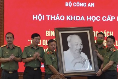 Hội thảo "Bình luận khoa học sách: Chủ quyền trên không gian mạng: Yêu cầu thời đại và nghĩa vụ quốc gia"