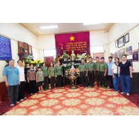 Phòng Lưu trữ và Thư viện tổ chức về nguồn, sinh hoạt chính trị chào mừng Kỷ niệm 80 năm ngày truyền thống Lực lượng An ninh nhân dân và 79 năm ngày Thương binh Liệt sĩ