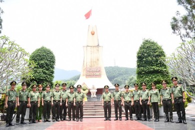 Trường Đại học An ninh nhân dân tổ chức về nguồn tại tỉnh Quảng Nam