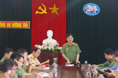 Thứ trưởng Nguyễn Văn Sơn chỉ đạo công tác khắc phục hậu quả mưa lũ tại miền Trung