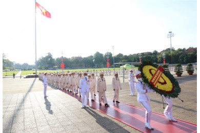 Đoàn đại biểu dự Đại hội Đảng bộ Công an Trung ương lần thứ VII, nhiệm kỳ 2020 – 2025 vào Lăng viếng Chủ tịch Hồ Chí Minh