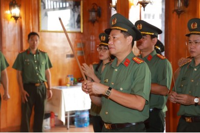 Trường Đại học An ninh nhân dân tổ chức dâng hương, dâng hoa Chủ tịch Hồ Chí Minh nhân kỷ niệm 95 năm Ngày thành lập Đảng Cộng sản Việt Nam (03/02/1930 - 03/02/2025)