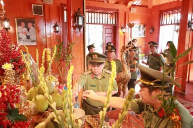 Trường Đại học An ninh nhân dân tổ chức dâng hoa, dâng hương kỷ niệm 135 năm Ngày sinh Chủ tịch Hồ Chí Minh (19/5/1890 - 19/5/2025)