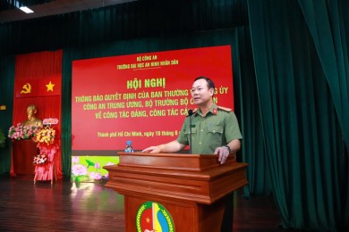 Đại tá Trần Văn Tuấn nhận công tác, giữ chức vụ Bí thư Đảng ủy, Hiệu trưởng Trường Đại học An ninh nhân dân.   
