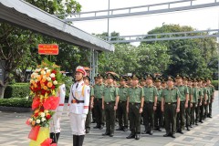 Trường Đại học An ninh nhân dân tổ chức sinh hoạt chính trị, dâng hoa, dâng hương Chủ tịch Hồ Chí Minh và các đồng chí nguyên lãnh đạo Đảng, Nhà nước