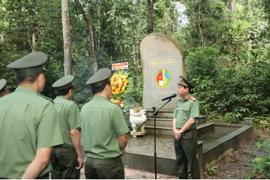 Trường Đại học An ninh nhân dân tổ chức hoạt động về nguồn nhân kỷ niệm 63 năm Ngày truyền thống