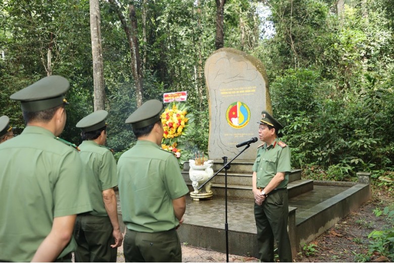 Trường Đại học An ninh nhân dân tổ chức hoạt động về nguồn nhân kỷ niệm 63 năm Ngày truyền thống