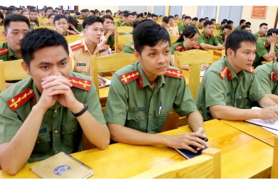 Giảng viên Đại học An ninh nhân dân tập huấn kỹ năng giao tiếp cho cán bộ, chiến sĩ Công an tỉnh Bình Phước