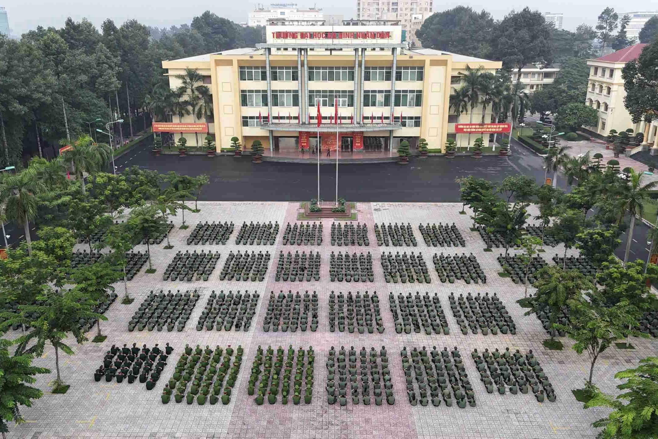 Trường Đại học An ninh nhân dân tổ chức cho học viên tham gia hoạt động đi bộ "Cùng Việt Nam tiến bước"