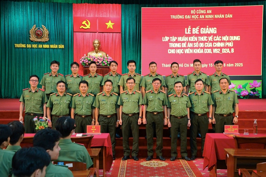 Trường Đại học An ninh nhân dân tổ chức Lễ Bế giảng Lớp tập huấn kiến thức về các nội dung trong đề án “Phát triển ứng dụng dữ liệu dân cư, định danh và xác thực điện tử phục vụ chuyển đổi số quốc gia giai đoạn 2022 - 2025, tầm nhìn đến năm 2030”
